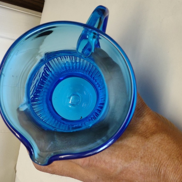 Colonial blue glass vintage pitcher - Picture 4 of 6